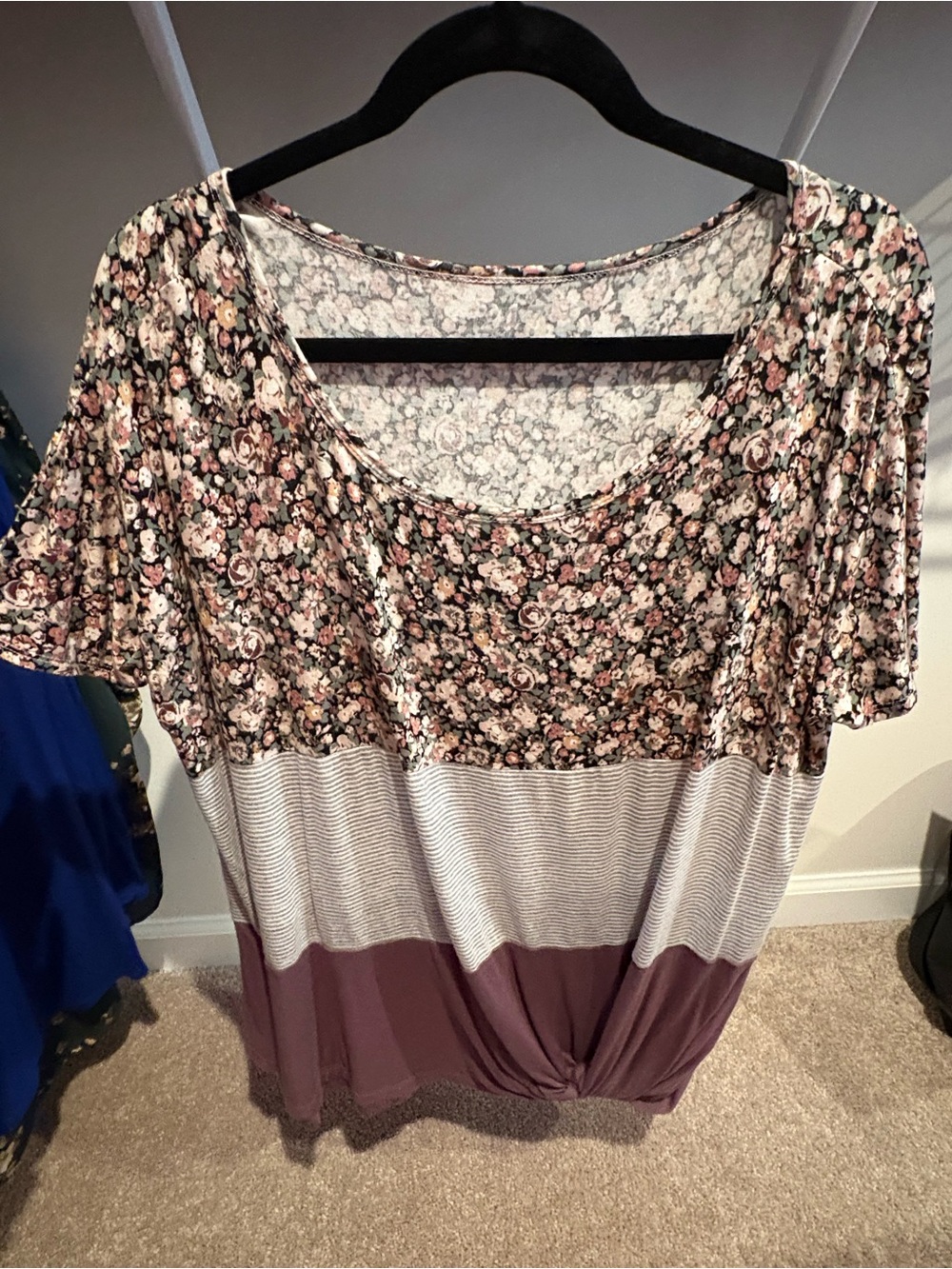 Knot-Hem Scoop Neck Short Sleeve Top - Mauve Floral